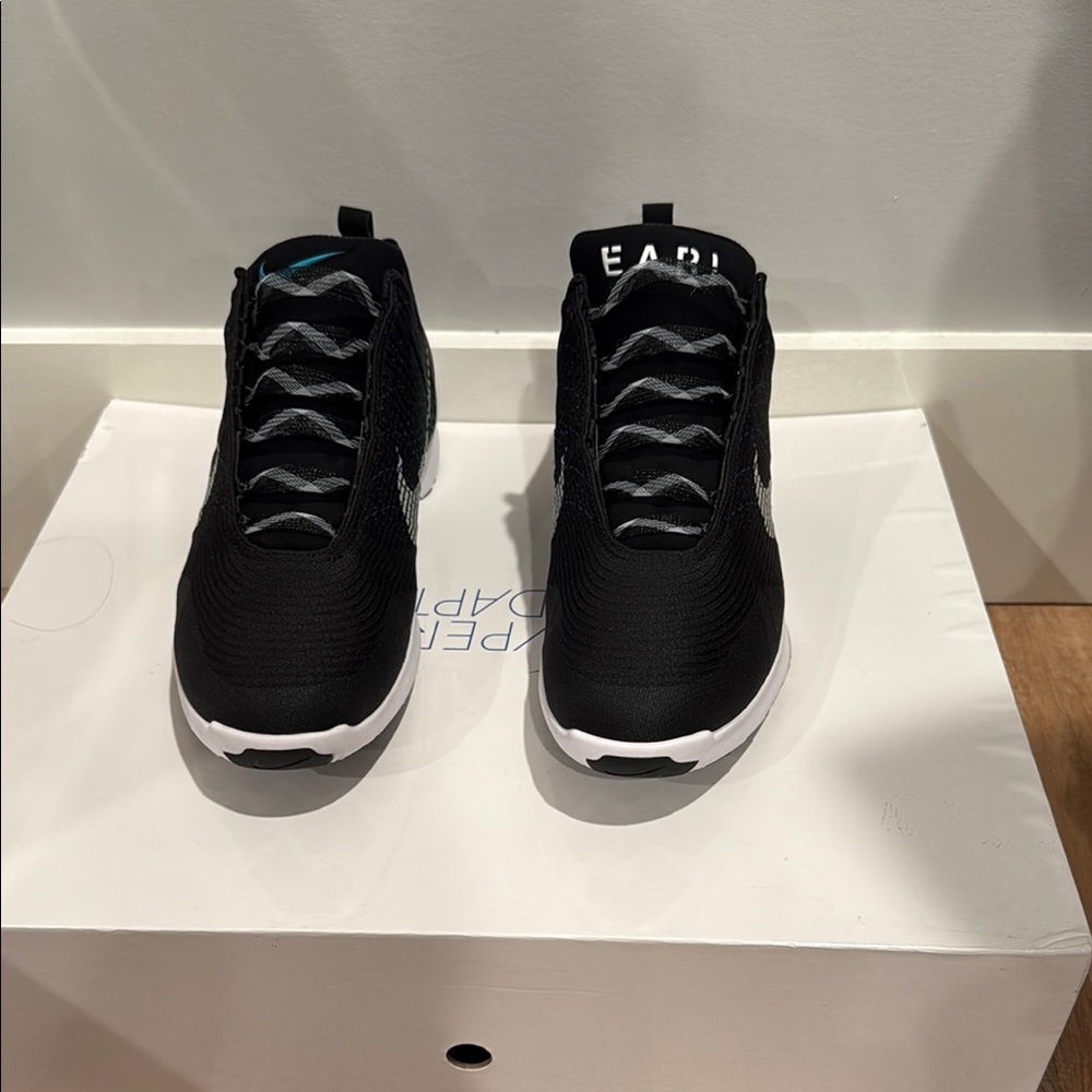 Black Nike EARL Hyper adapt 1.0